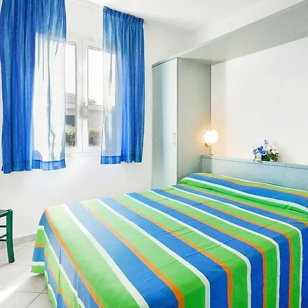 In Cecina Mare Near Sandy Apartment